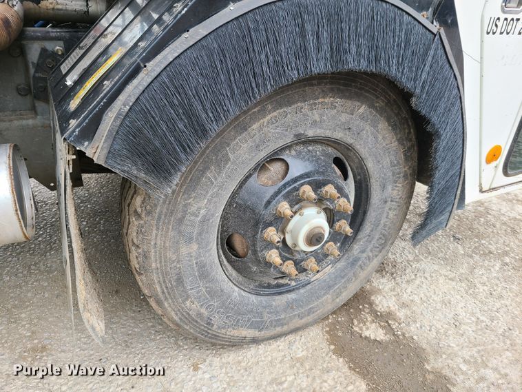 image for item K5855 2002 Crane Carrier  refuse truck