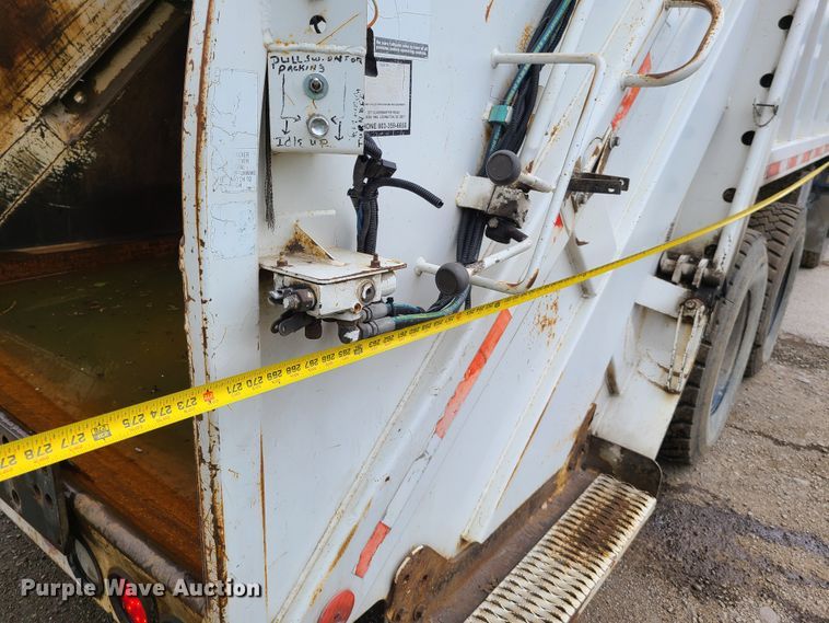 image for item K5855 2002 Crane Carrier  refuse truck