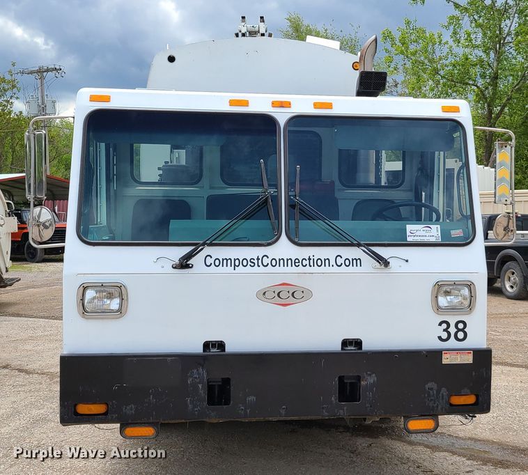 image for item K5856 2005 Crane Carrier  refuse truck