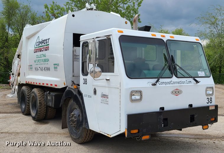 image for item K5856 2005 Crane Carrier  refuse truck