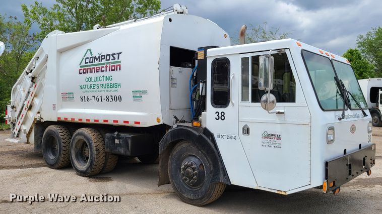 image for item K5856 2005 Crane Carrier  refuse truck