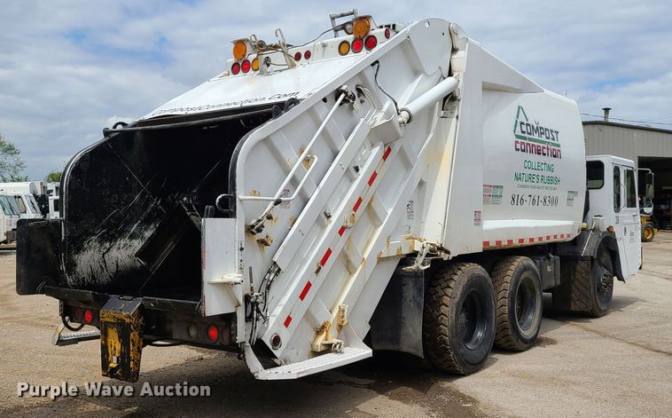 image for item K5856 2005 Crane Carrier  refuse truck