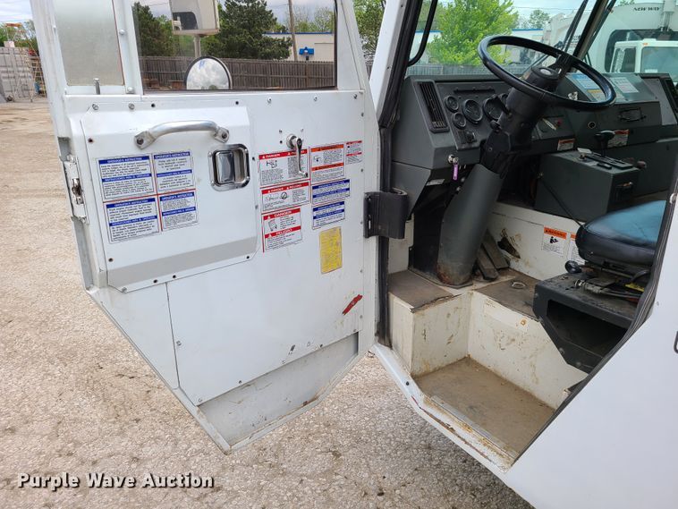 image for item K5856 2005 Crane Carrier  refuse truck