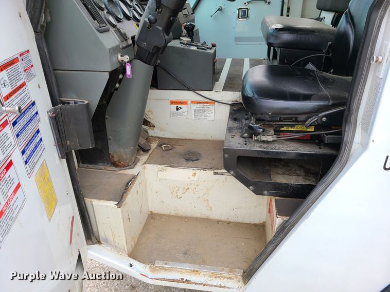 image for item K5856 2005 Crane Carrier  refuse truck