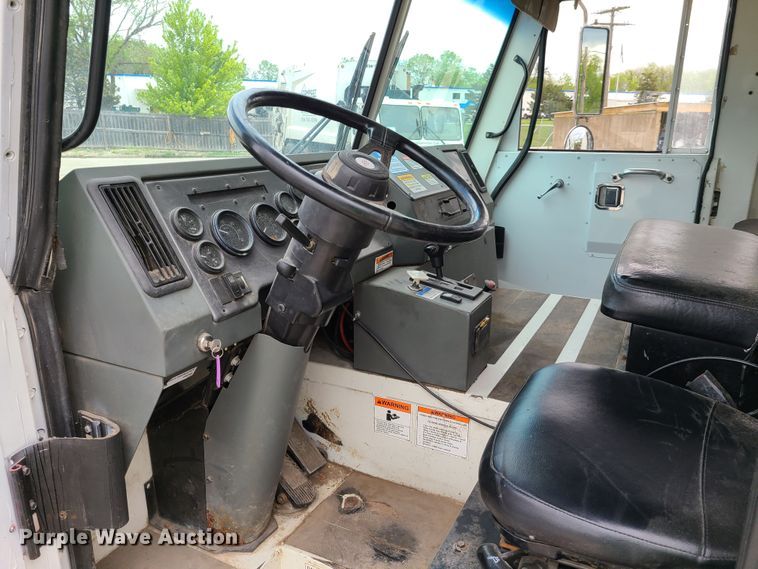 image for item K5856 2005 Crane Carrier  refuse truck