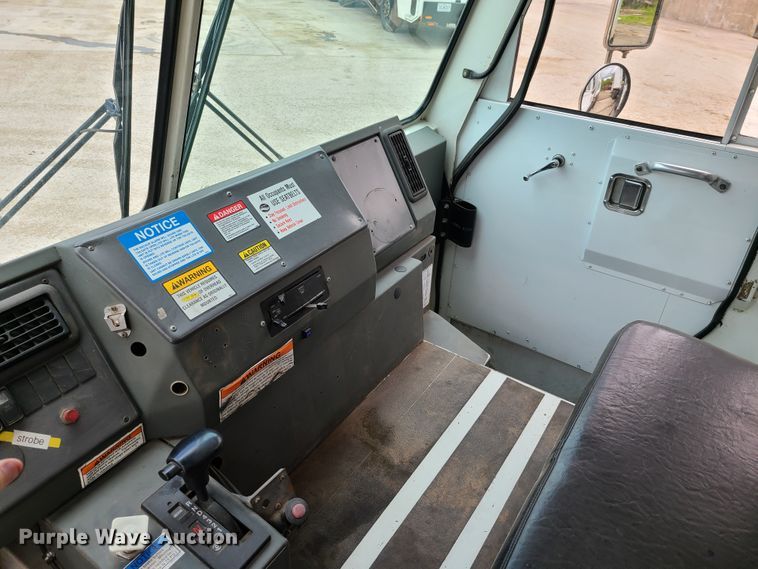 image for item K5856 2005 Crane Carrier  refuse truck