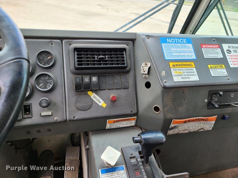 image for item K5856 2005 Crane Carrier  refuse truck