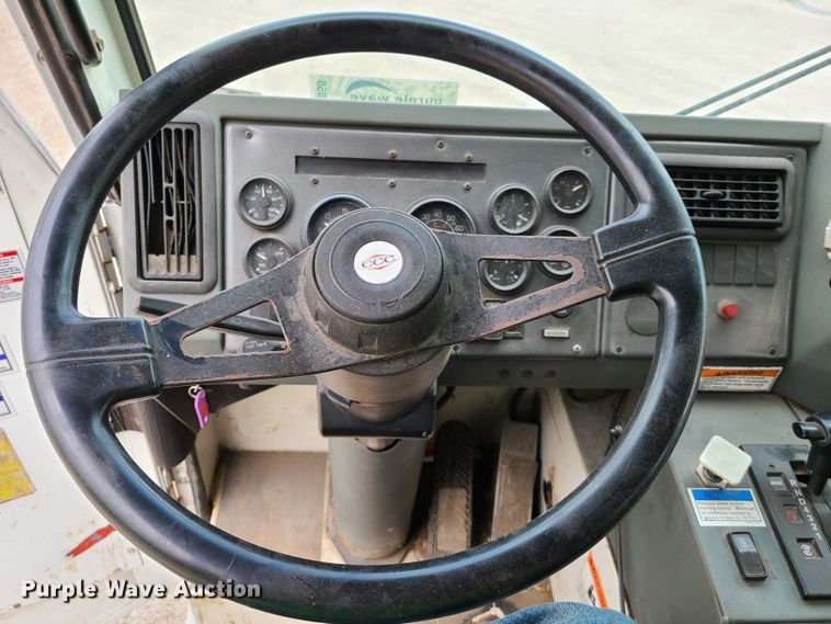 image for item K5856 2005 Crane Carrier  refuse truck