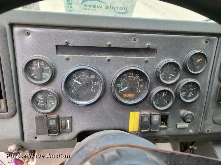 image for item K5856 2005 Crane Carrier  refuse truck