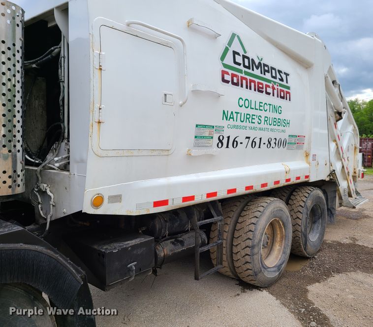 image for item K5856 2005 Crane Carrier  refuse truck