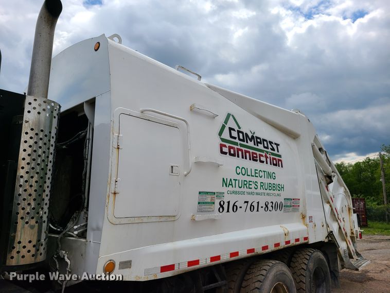 image for item K5856 2005 Crane Carrier  refuse truck