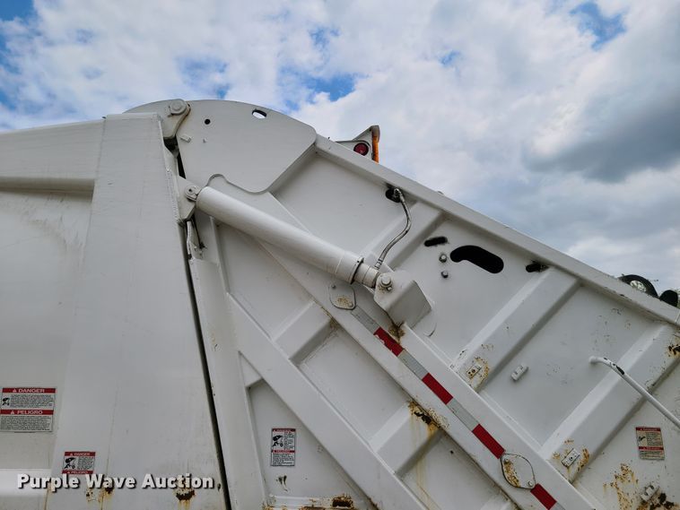 image for item K5856 2005 Crane Carrier  refuse truck