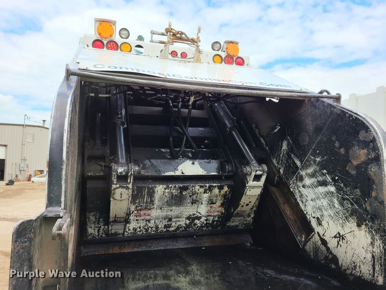 image for item K5856 2005 Crane Carrier  refuse truck