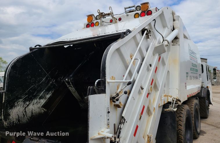 image for item K5856 2005 Crane Carrier  refuse truck