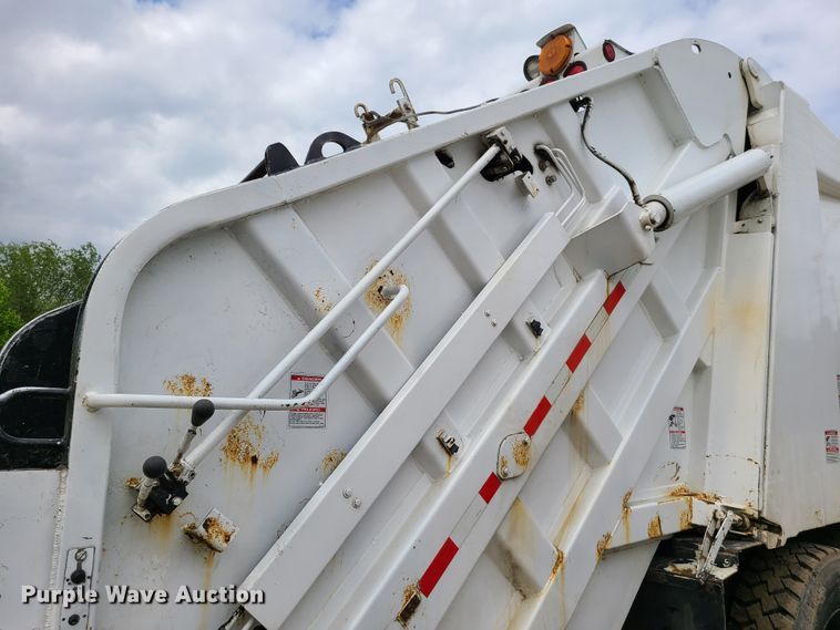 image for item K5856 2005 Crane Carrier  refuse truck