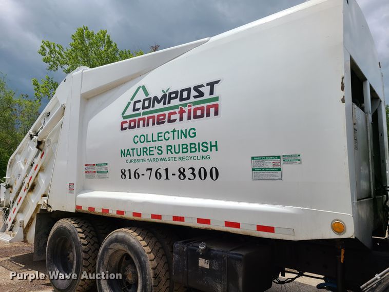 image for item K5856 2005 Crane Carrier  refuse truck