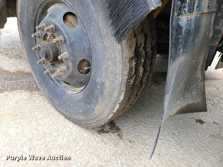 image for item K5856 2005 Crane Carrier  refuse truck