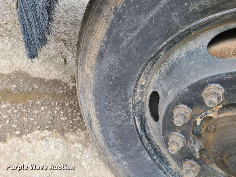 image for item K5856 2005 Crane Carrier  refuse truck