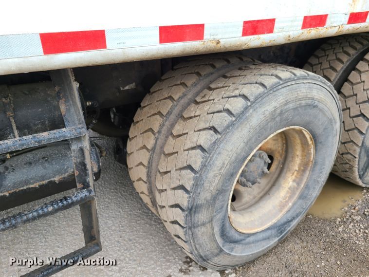 image for item K5856 2005 Crane Carrier  refuse truck