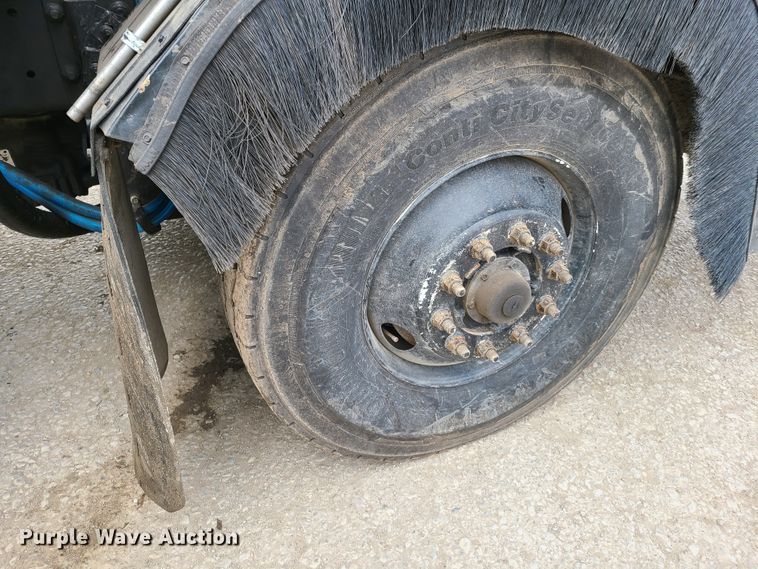 image for item K5856 2005 Crane Carrier  refuse truck