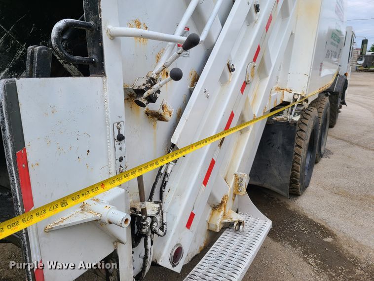 image for item K5856 2005 Crane Carrier  refuse truck