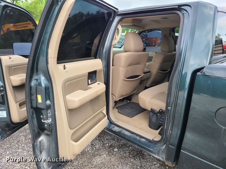 image for item K5899 2005 Ford F150 SuperCrew Cab pickup truck