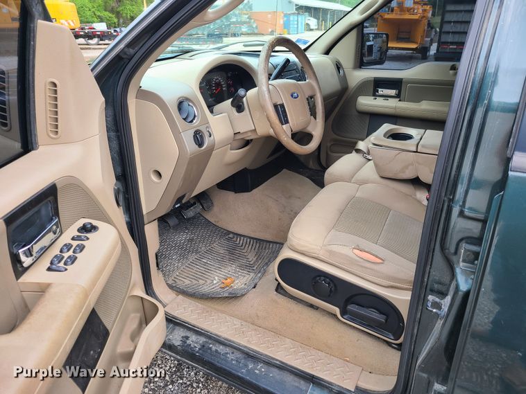 image for item K5899 2005 Ford F150 SuperCrew Cab pickup truck