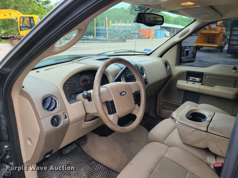 image for item K5899 2005 Ford F150 SuperCrew Cab pickup truck