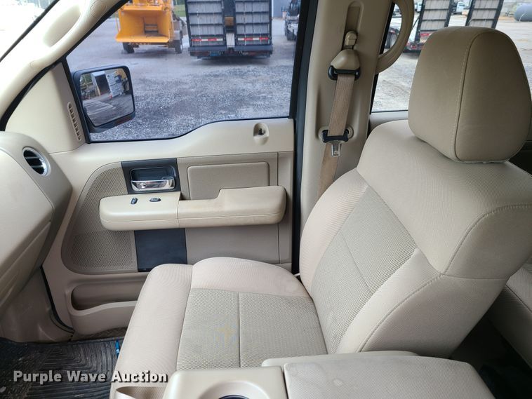 image for item K5899 2005 Ford F150 SuperCrew Cab pickup truck