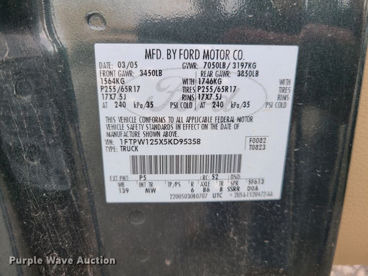 image for item K5899 2005 Ford F150 SuperCrew Cab pickup truck