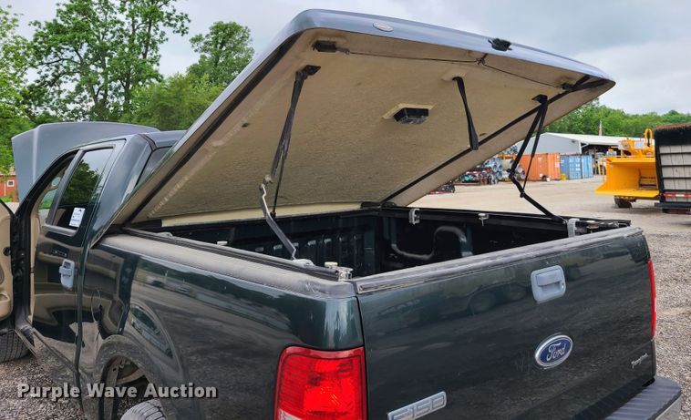 image for item K5899 2005 Ford F150 SuperCrew Cab pickup truck