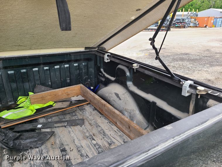 image for item K5899 2005 Ford F150 SuperCrew Cab pickup truck