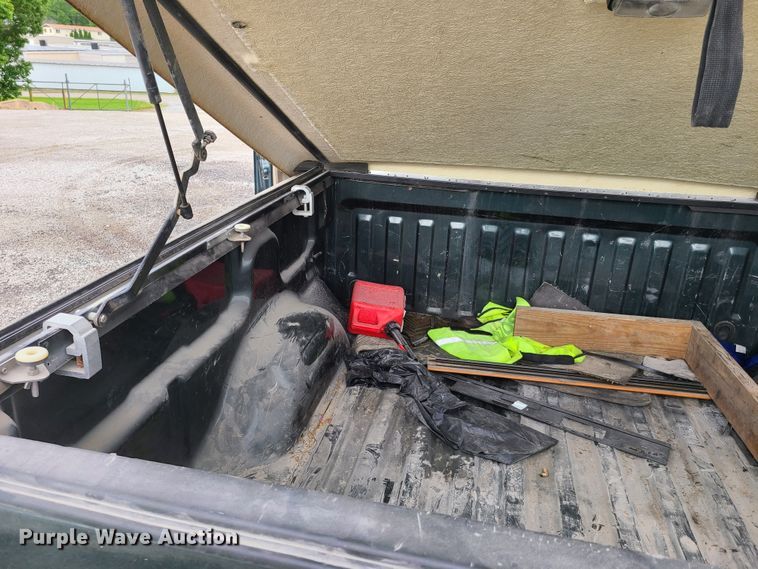 image for item K5899 2005 Ford F150 SuperCrew Cab pickup truck