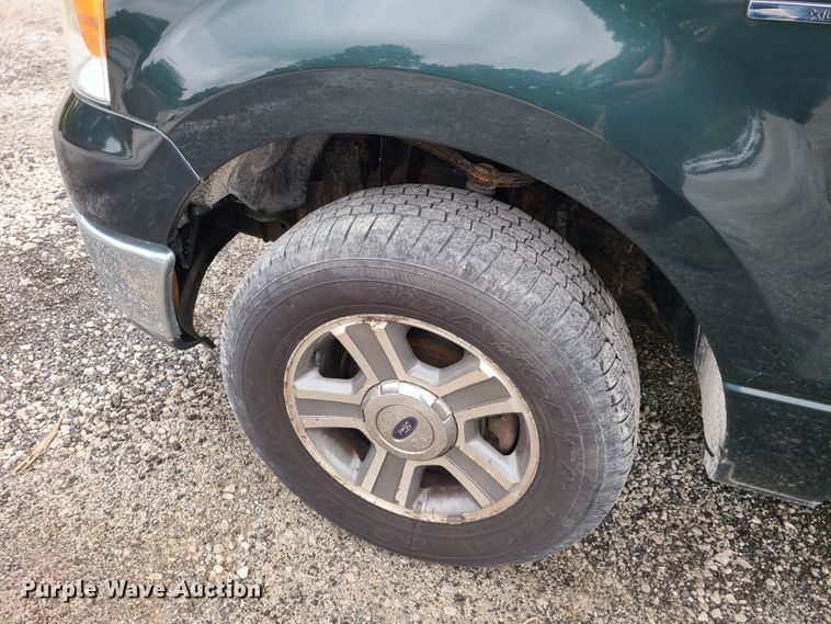image for item K5899 2005 Ford F150 SuperCrew Cab pickup truck