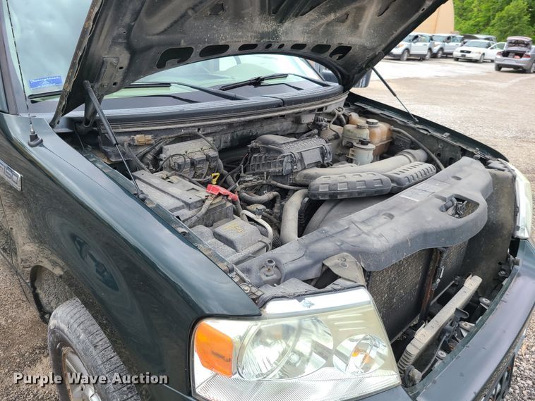 image for item K5899 2005 Ford F150 SuperCrew Cab pickup truck