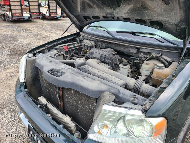 image for item K5899 2005 Ford F150 SuperCrew Cab pickup truck