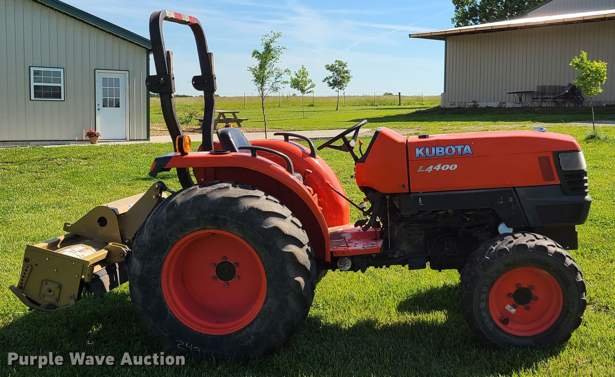 Kubota L4400 MFWD tractor in Concordia, MO | Item GT9025 sold | Purple Wave