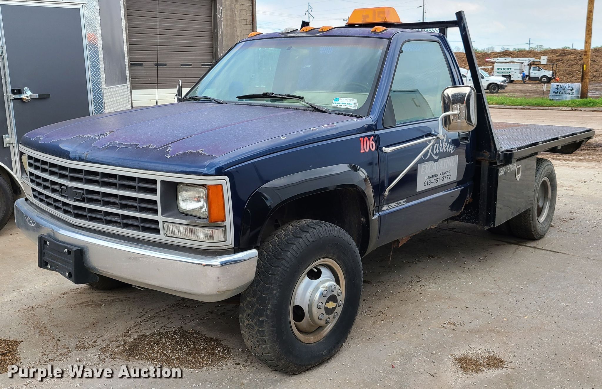1991 Chevrolet K3500 flatbed pickup truck in Kansas City, KS Item