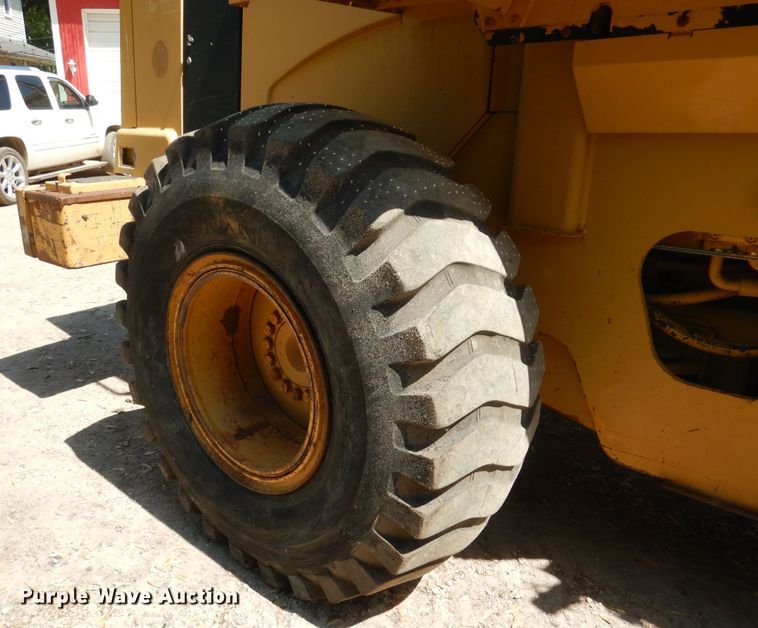 image for item DA8372 2000 Caterpillar 938G  wheel loader
