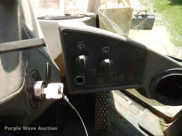 image for item DA8372 2000 Caterpillar 938G  wheel loader