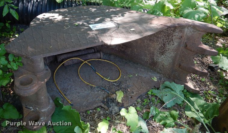 image for item DA8380 26"W excavator bucket