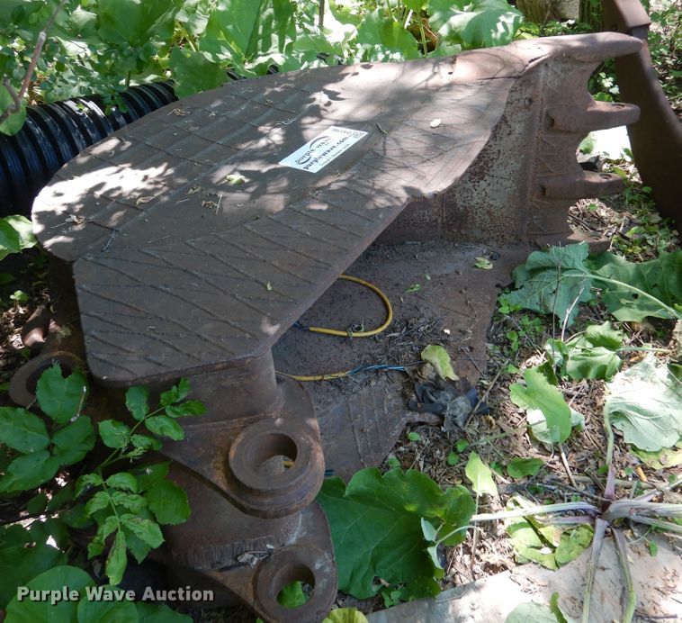 image for item DA8380 26"W excavator bucket