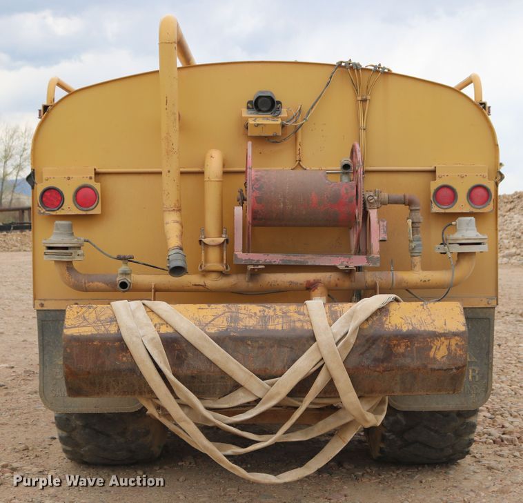 image for item DD6103 1996 Caterpillar 613C  water wagon