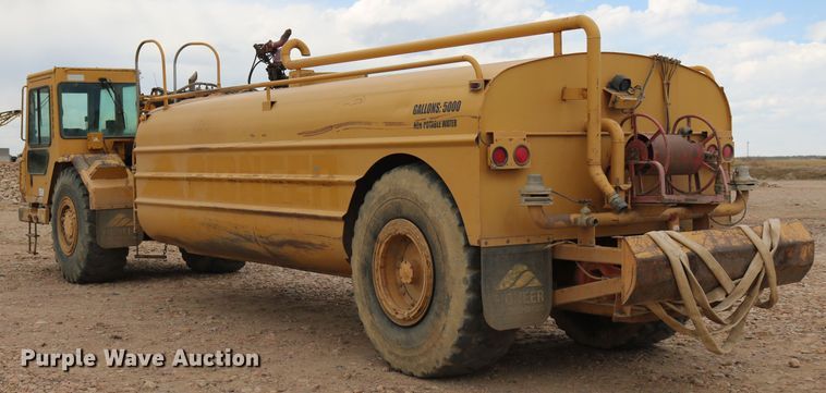 image for item DD6103 1996 Caterpillar 613C  water wagon