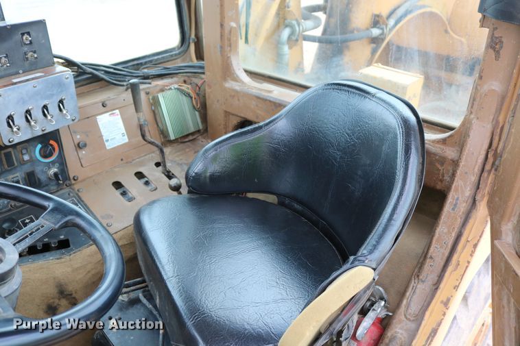 image for item DD6103 1996 Caterpillar 613C  water wagon