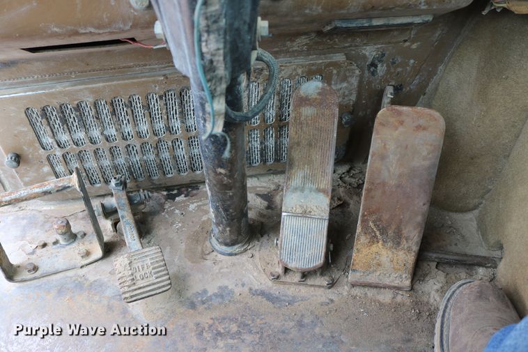 image for item DD6103 1996 Caterpillar 613C  water wagon