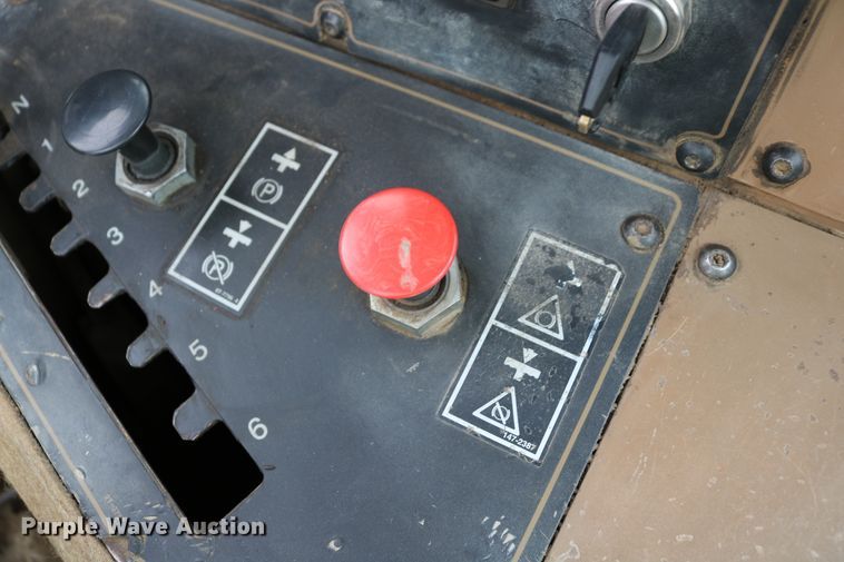 image for item DD6103 1996 Caterpillar 613C  water wagon