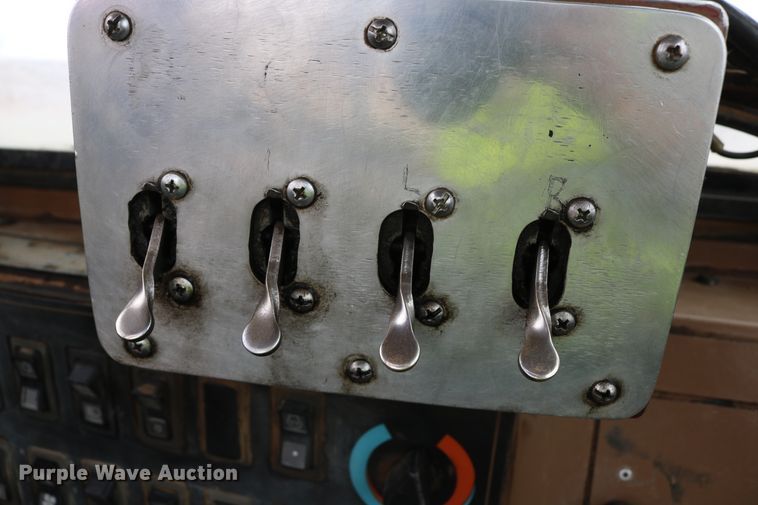 image for item DD6103 1996 Caterpillar 613C  water wagon