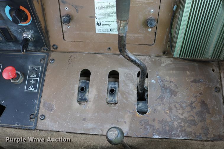 image for item DD6103 1996 Caterpillar 613C  water wagon