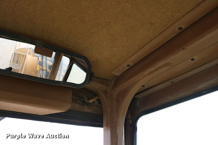 image for item DD6103 1996 Caterpillar 613C  water wagon